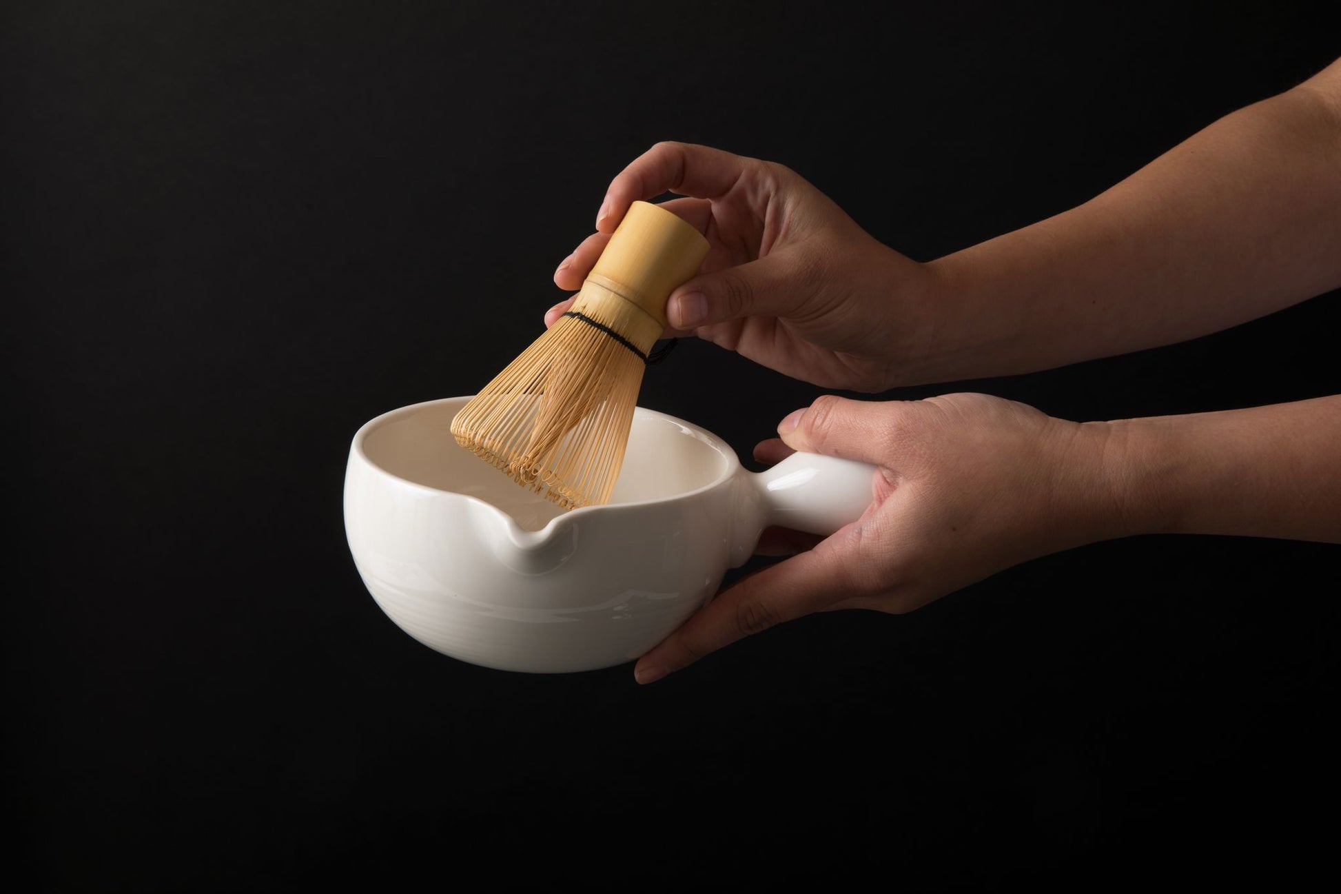 Matcha Set - White matcha bowl (chawan) with heat resistant handle and mess free spout for easy pouring.